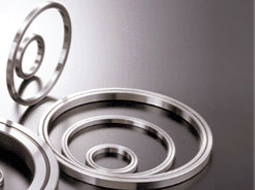 Slim crossed roller bearings